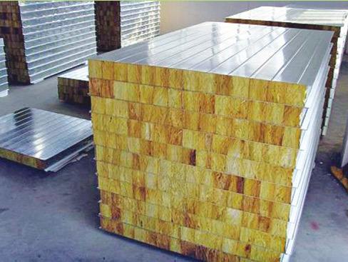 鋼結(jié)構(gòu)廠房中的巖棉夾芯板為什么會(huì)出現(xiàn)爆裂？