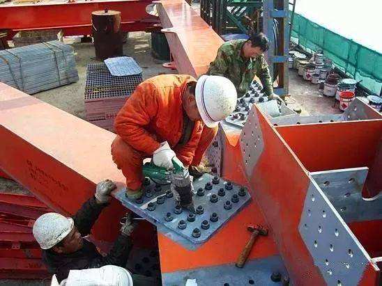 鋼結(jié)構(gòu)廠房現(xiàn)場(chǎng)施工，螺栓安裝質(zhì)量是不能忽略的