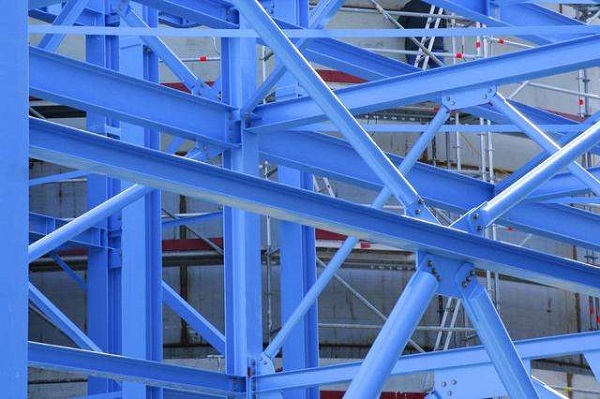 鋼結構加工中，請注意構件制作流程與細節