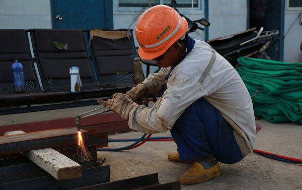 鋼結構加工中焊縫裂紋這樣處理，簡單實用