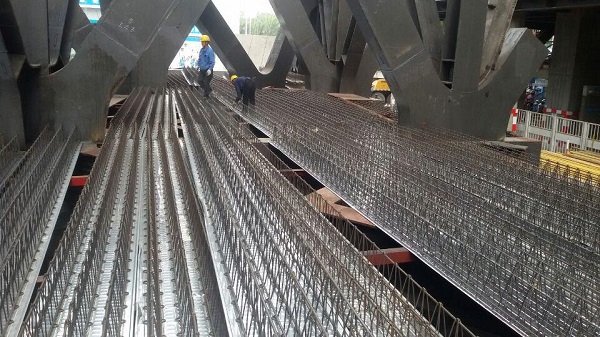 鋼筋桁架樓承板安裝